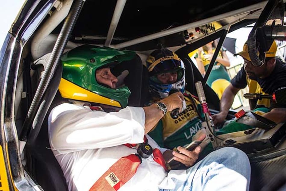 VÍDEO: Galvão Bueno se diverte em carona a 250 km/h com o filho Cacá Bueno no Stock da Cimed Racing