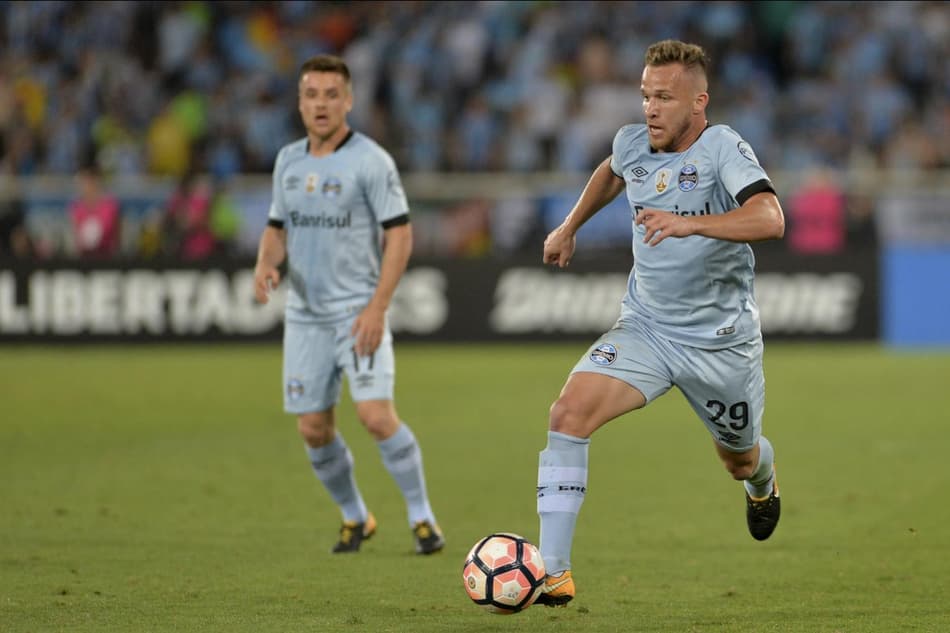 Barcelona agenda reunião com Grêmio para levar Arthur