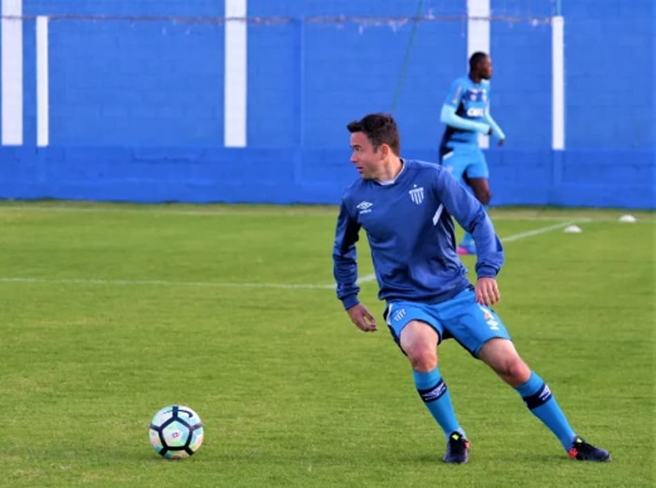 Juan sente desconforto muscular em treino e segue como dúvida para enfrentar o Galo