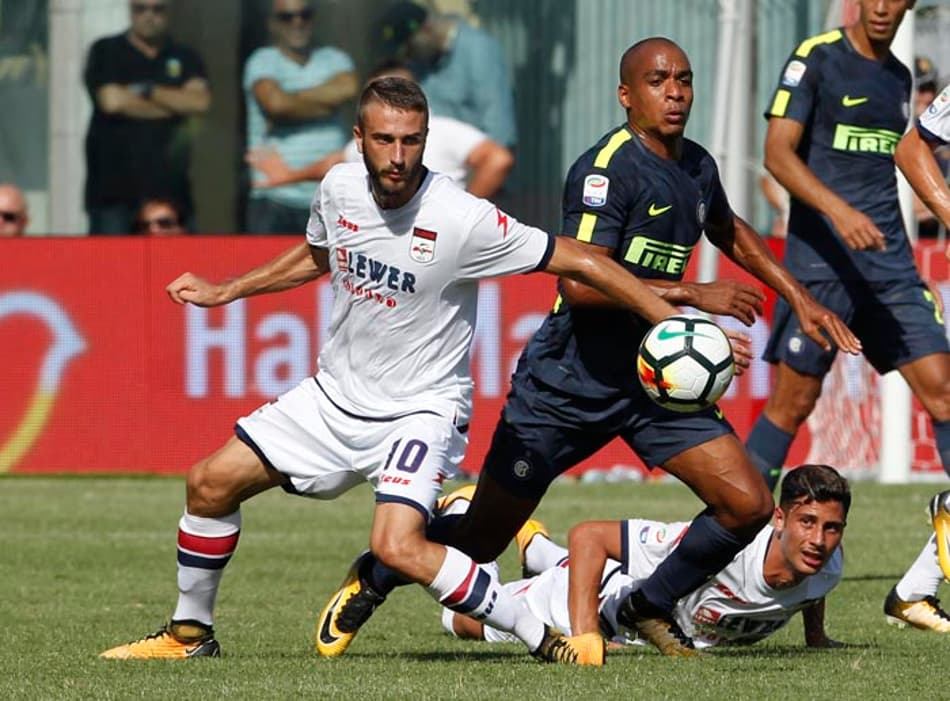 Italiano: Inter de Milão derrota Crotone e assume liderança