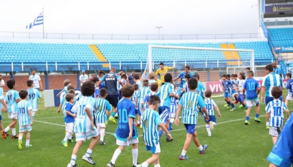 Avaí faz treino descontraído e relaciona 24 atletas para enfrentar o Galo
