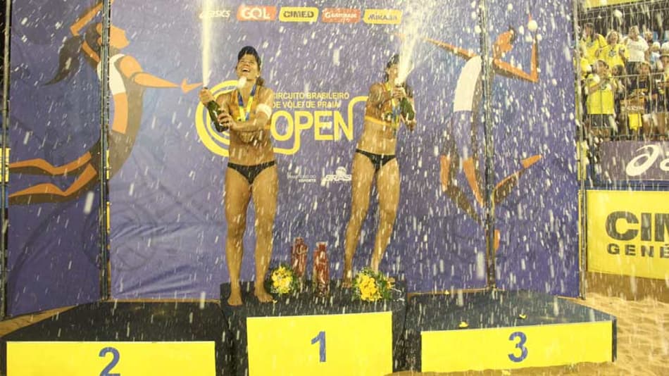 Larissa/Talita fatura o bi da etapa de Campo Grande sem perder sets