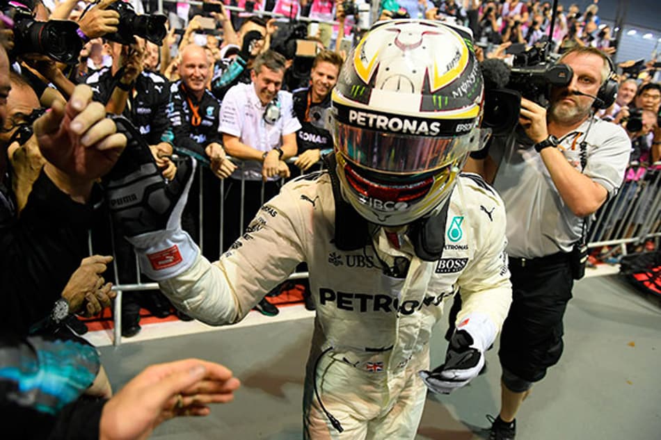 F1: Para Hamilton, Verstappen estava em "ponto cego" de Vettel