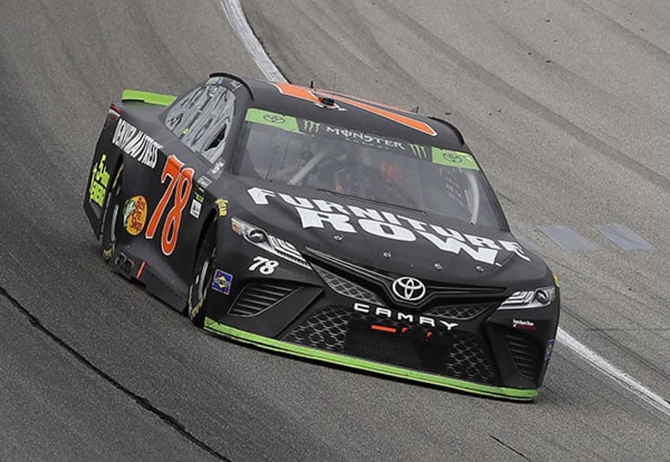NASCAR: Martin Truex Jr. vence primeira corrida dos playoffs em Chicago