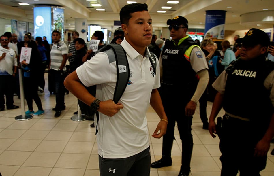 Marlon ou Léo? L! analisa números da disputa pela lateral em Quito
