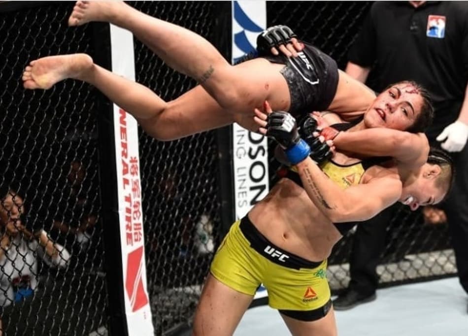 Bate-Estaca supera Gadelha em luta sangrenta no UFC Japão