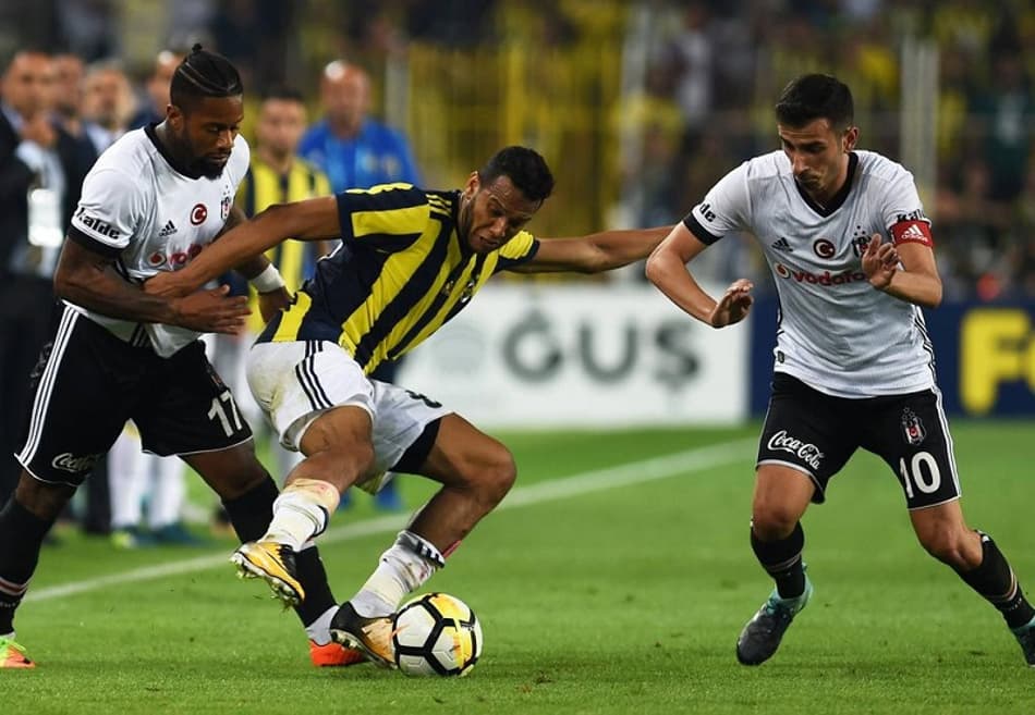 Fenerbahçe e Besiktas tem latino expulso em embate de alta temperatura