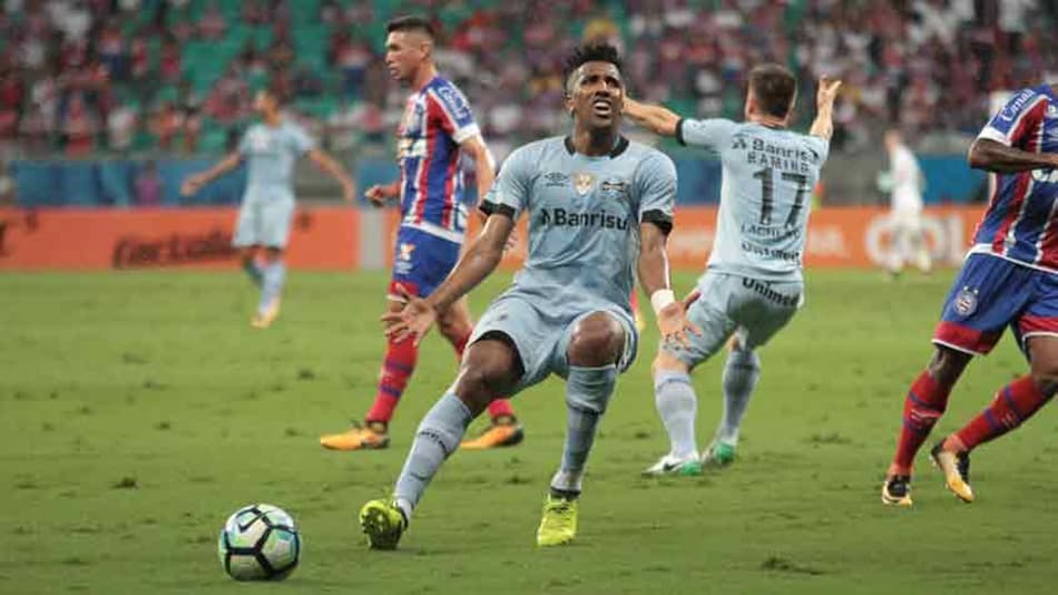 Renato Gaúcho precisou intervir diante de reação transtornada dos atletas