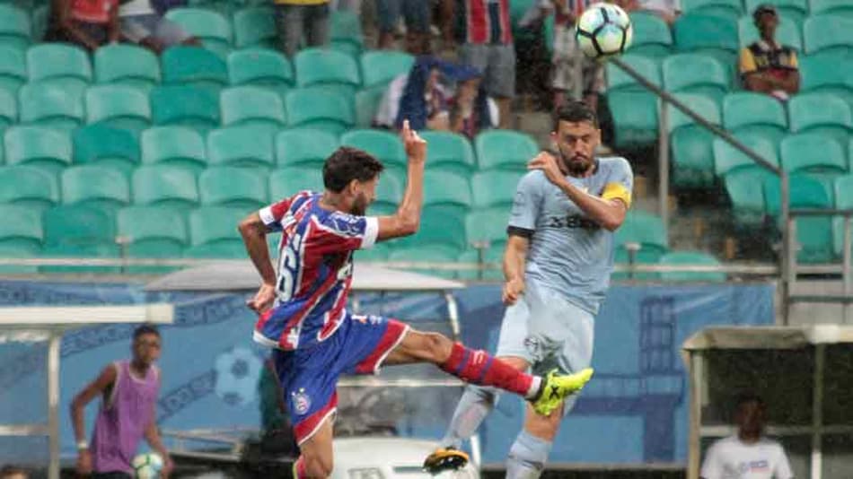Atletas envolvidos em lance derradeiro de Bahia x Grêmio dão suas versões