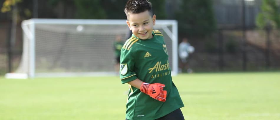 Com tumor, garoto de 5 anos vira jogador para realizar sonho nos EUA