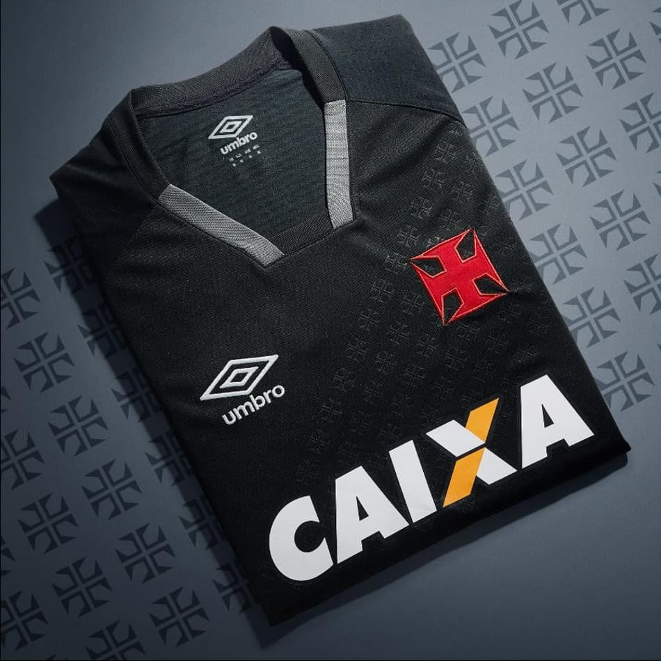 Vasco lança terceira camisa com inovação em faixa e homenagens a São Januário