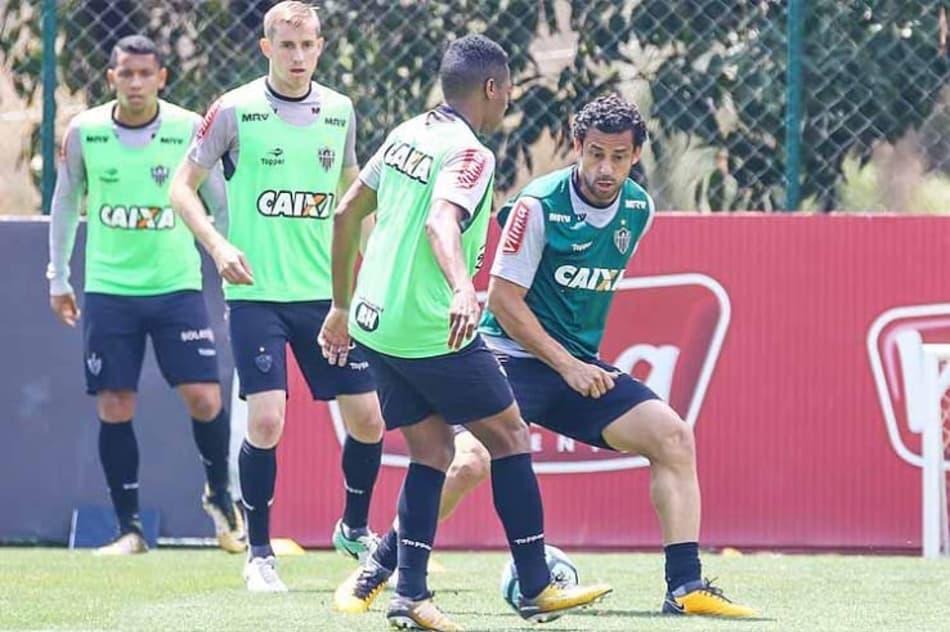 Robinho ganha chance no time de Oswaldo Oliveira