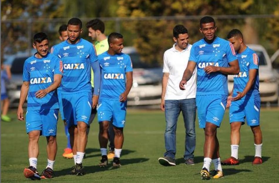 Que ressaca! Após comemoração do título, Cruzeiro realiza treino leve