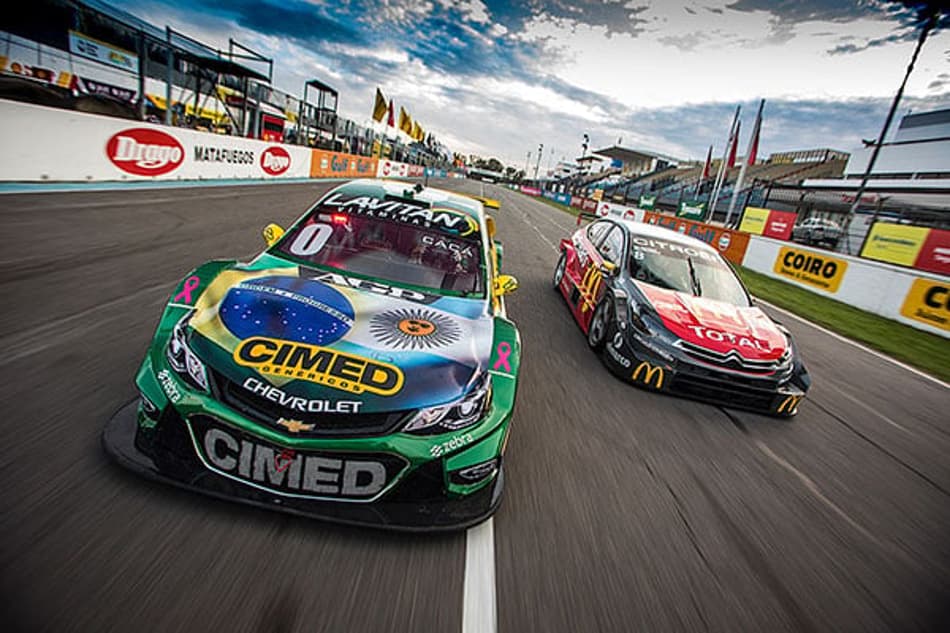 Cacá Bueno vence desafio promocional Stock Car X Super TC 2000 na Argentina