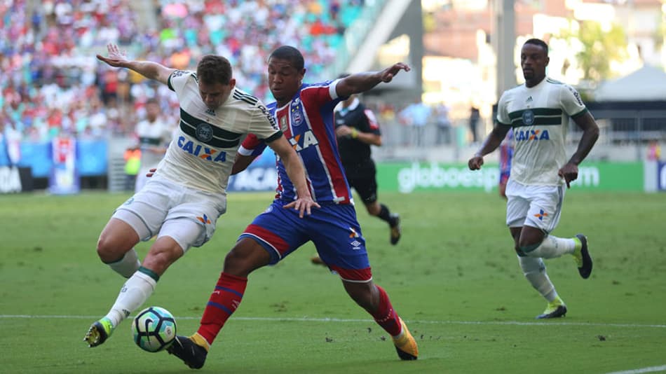Meia do Coritiba entra no top 10 dos maiores roubadores de bola do Brasileirão