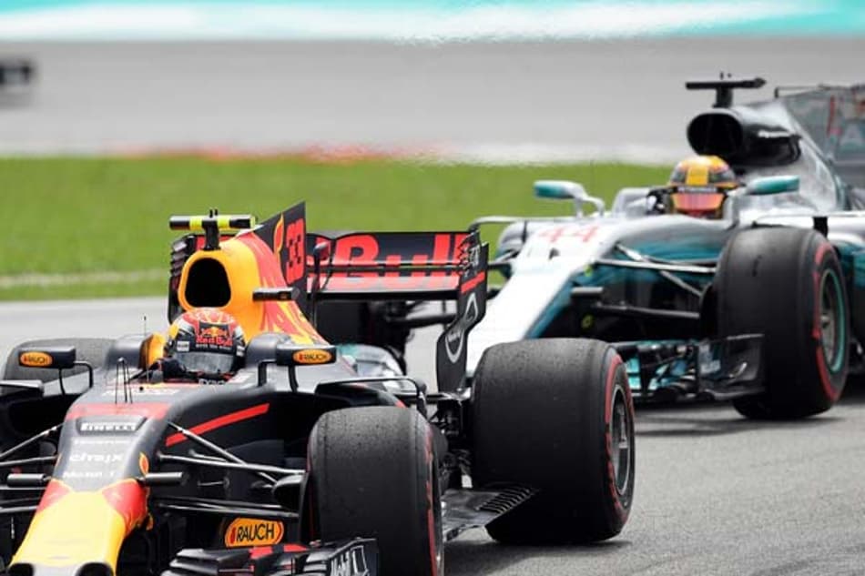 Hamilton: "Mercedes tem trabalho para fazer"