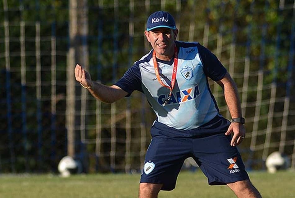 Após seis anos e sete meses, Claudio Tencati encerra o ciclo no Londrina