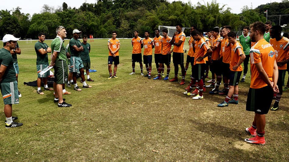 Léo Percovich se reuniu com elenco sub-20 e iniciou preparação para a Copa São Paulo de Futebol Jr. Confira as imagens na galeria