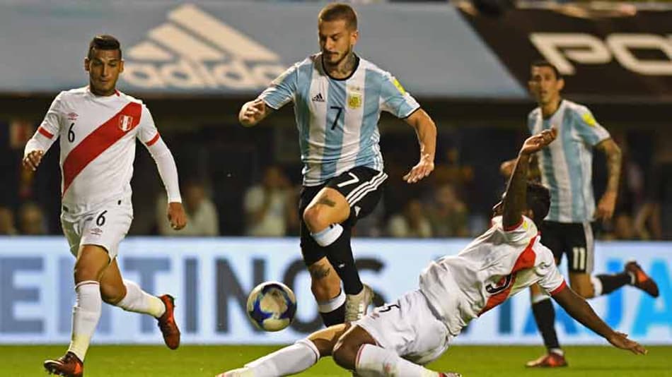 Argentina empata com Peru e irá decidir vaga na Copa na terça-feira