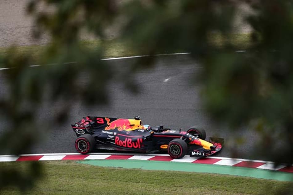 Riccardo cauteloso com Ferrari e Mercedes: "Precisamos encontrar velocidade"