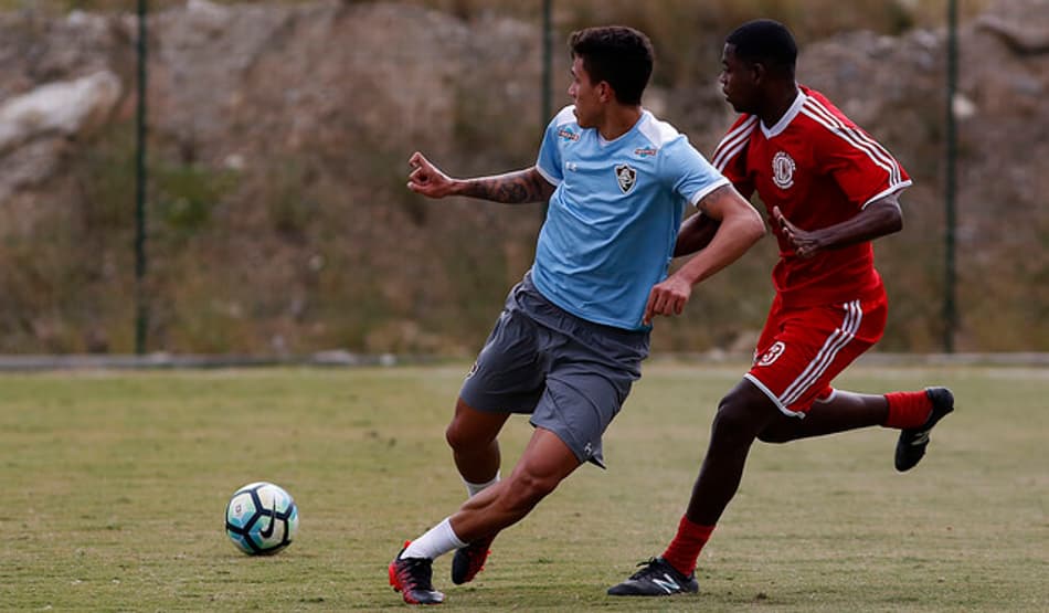 Henrique Dourado e Scarpa marcam e Fluminense goleia jogo-treino no CT