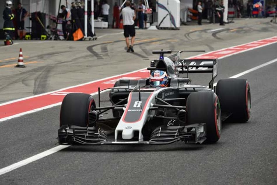 Grosjean: "Fui para a grama, ela estava molhada e me jogou nas barreiras"