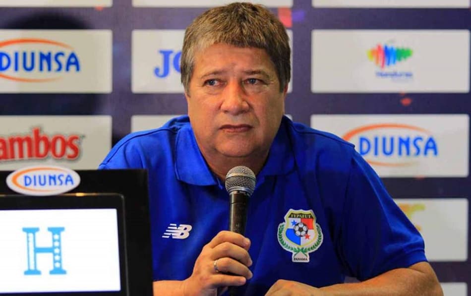 Com zagueiro exaltado em coletiva, técnico do Panamá faz comunicado