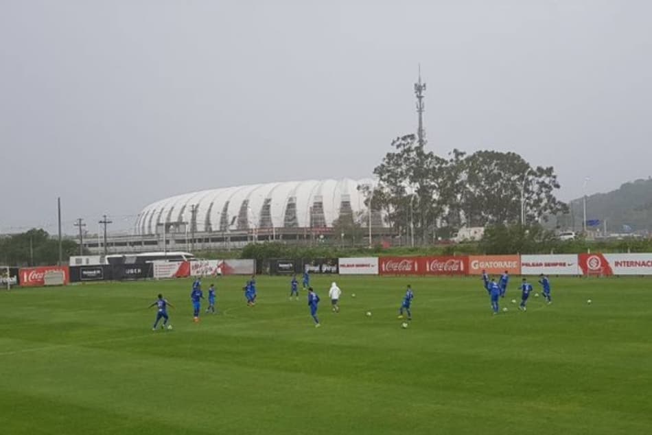 Sob chuva, Cruzeiro encerra preparação para enfrentar o Grêmio