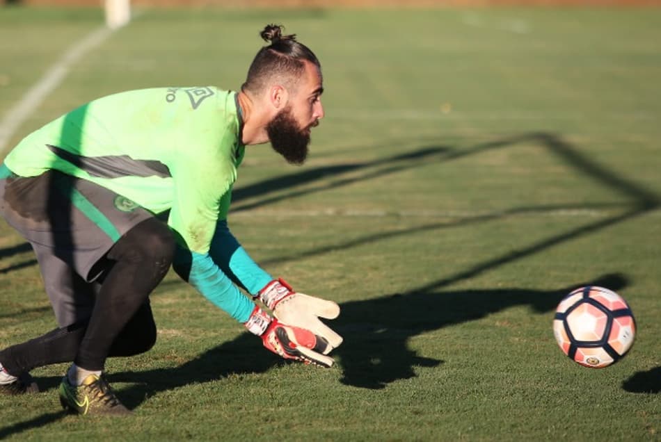 Jandrei minimiza impacto após saída do preparador de goleiros da Chape