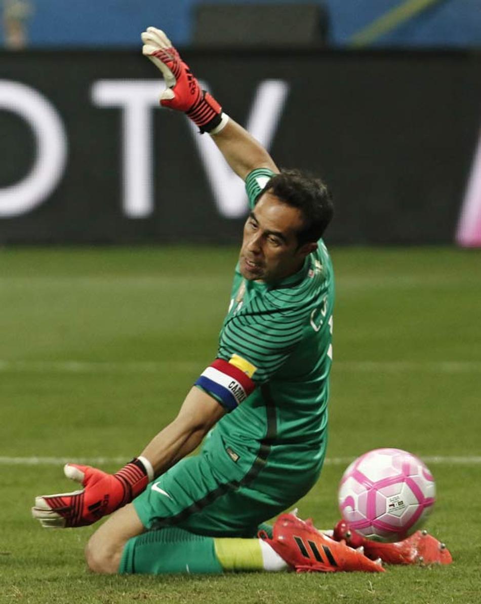 Claudio Bravo entra na mira de clube mexicano