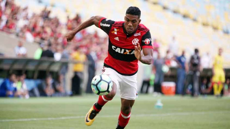 Contra o Fluminense, Flamengo quebrou seu recorde de passes errados no Brasileiro