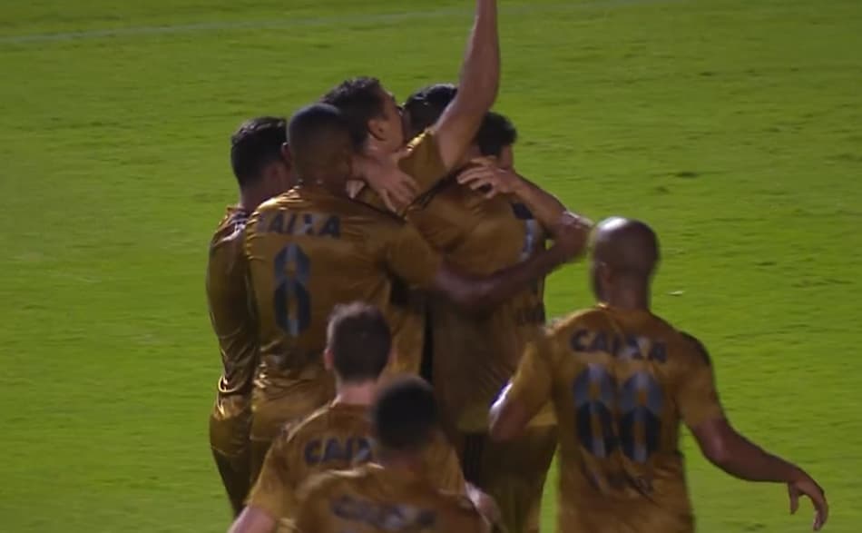 Diego Souza brilha, Sport derrota Vitória e sai do Z-4