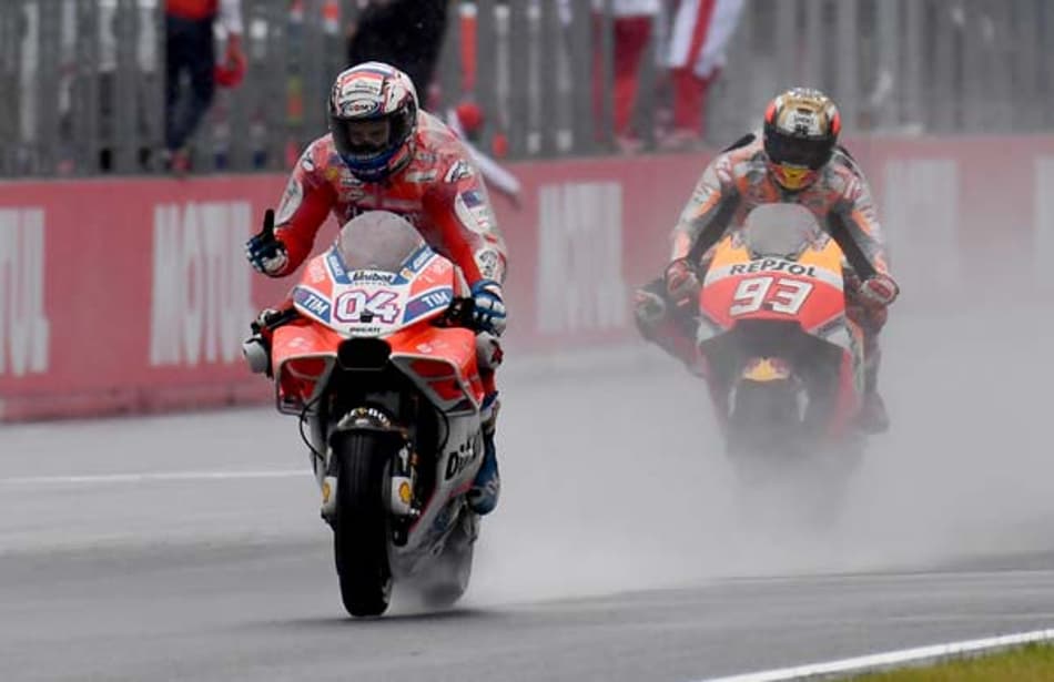 MOTOGP: Com pista molhada e batalha épica, Dovizioso vence Marquez em Motegi