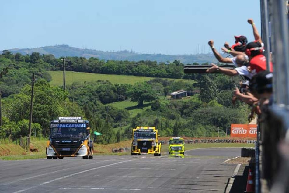 Dirani e Witold sobem ao alto do pódio da Copa Truck