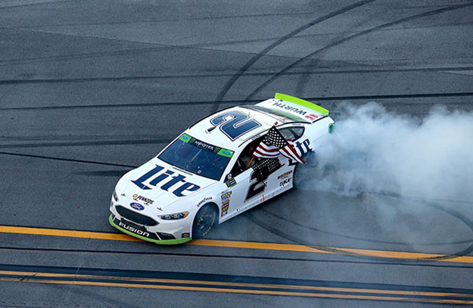 NASCAR: Brad Keselowski triunfa em prova tumultuada em Talladega