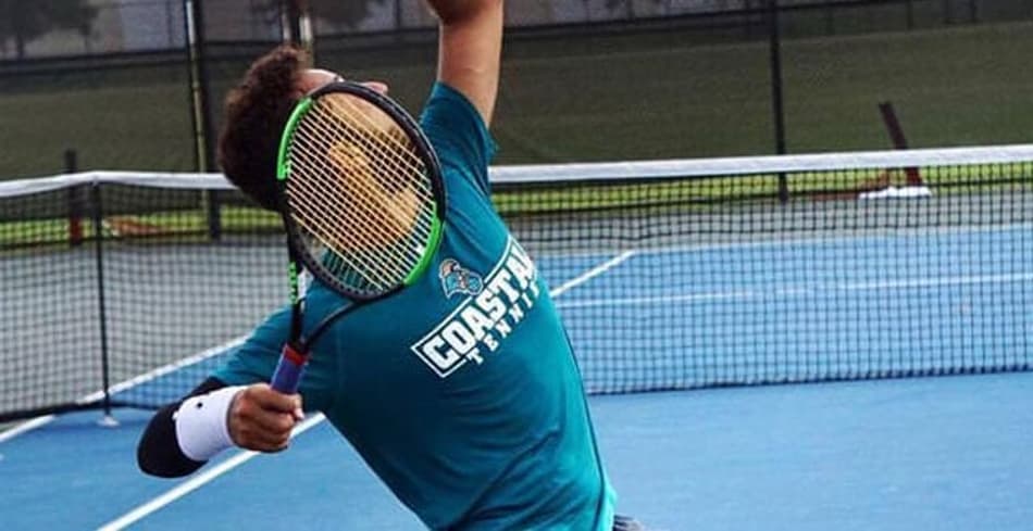 Luiz Bara conquista título efaz resultado inédito no tênis universitário americano