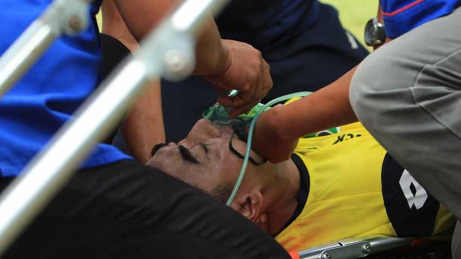 No último domingo, o goleiro CHOIRUI HUDA entrou para a lista de mortes nos gramados. Ele defendia o Persela Lamongan, da Indonésia, quando se chocou com Ramon Rodrigues, brasileiro que atua no Semen Padang. Após tentar se levantar, ele desabou passando mal, e não resistiu, morrendo aos 38 anos.
