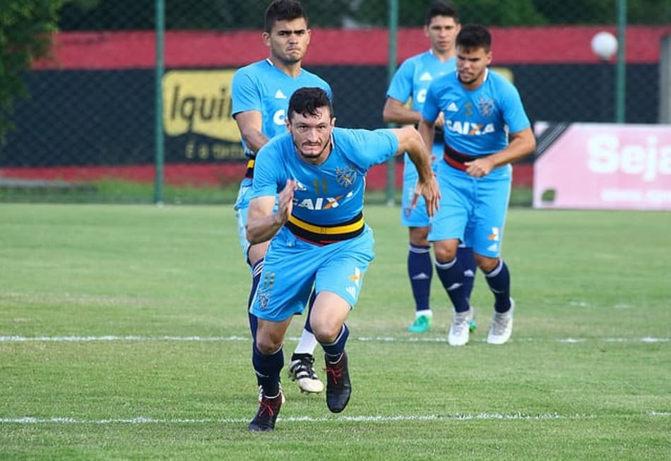 Lateral do Sport revela ansiedade para duelo contra o Vasco