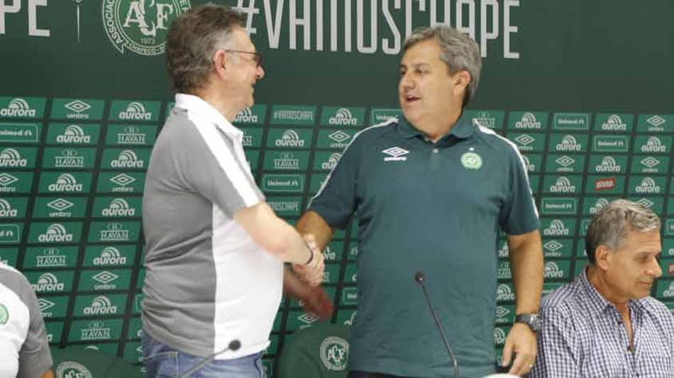 Gilson Kleina é apresentado com a missão de manter a Chape na Série A