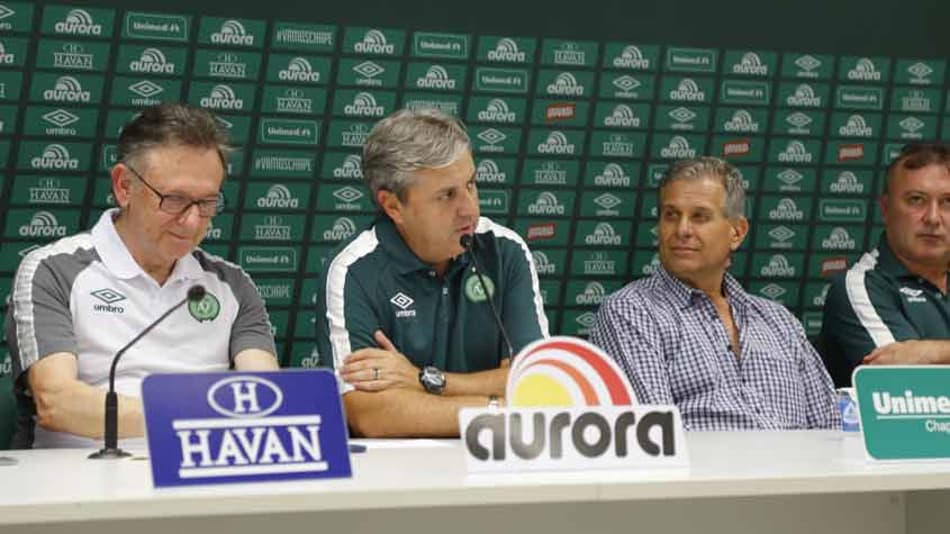 Kleina isenta arbitragem e diz que Chape poderia ter cadenciado o jogo