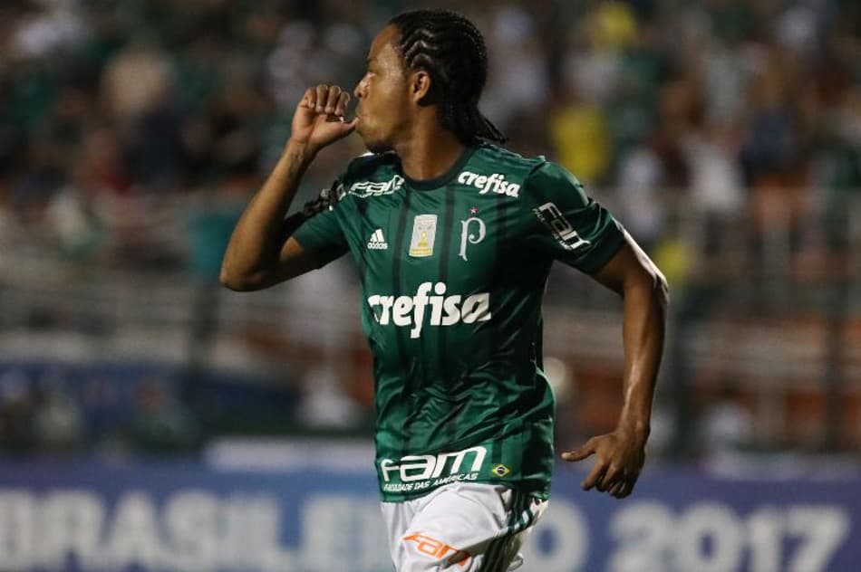 Keno iguala Willian, se torna o garçom do Palmeiras no Brasileiro e entra na briga pelo título de maior driblador do campeonato