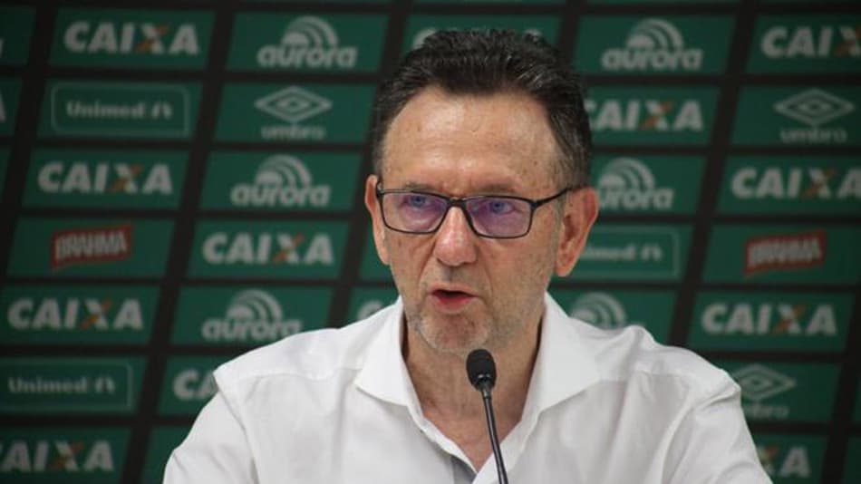 Cerca de um ano após acidente, Chape tropeça em erros na sua busca por 'reconstrução'