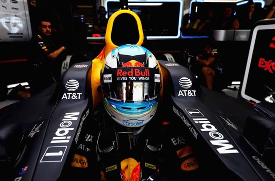 Daniel Ricciardo: "A segunda fila é boa o suficiente para lutarmos amanhã"