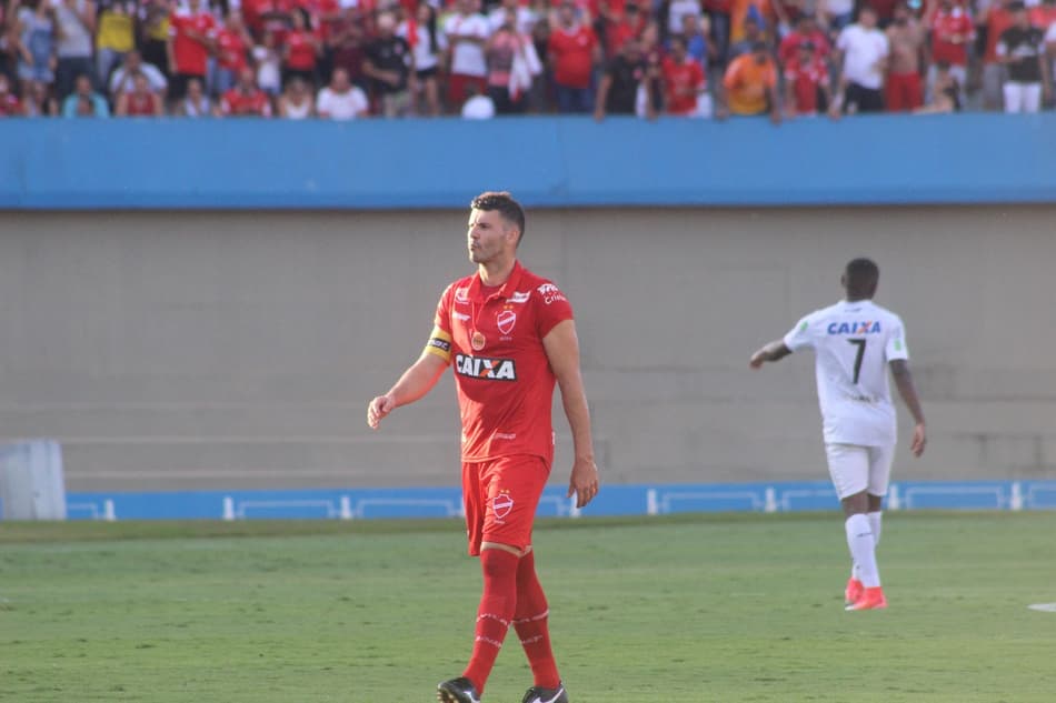 Zagueiro do Vila Nova-GO projeta jogo decisivo contra Paraná Clube