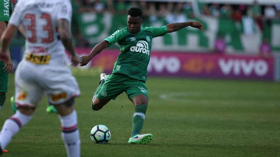 Volante Moisés Ribeiro é flagrado em exame antidoping na Libertadores
