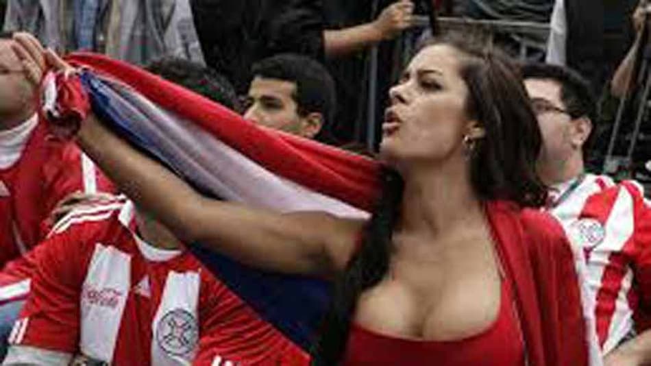 Saiba por onde anda Larissa Riquelme, musa da Copa do Mundo de 2010