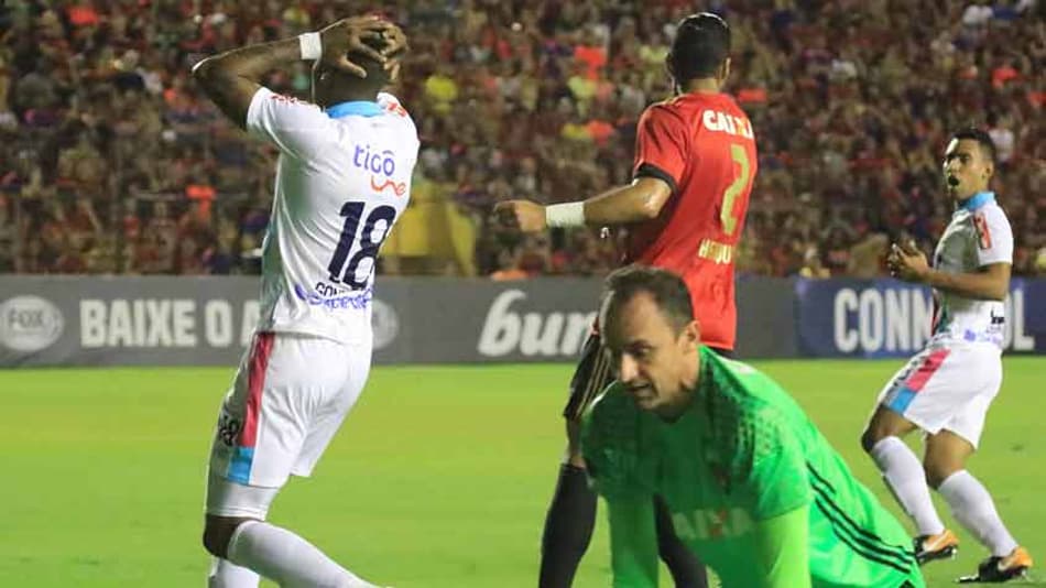 "Erramos muitos passes", afirma zagueiro do Sport