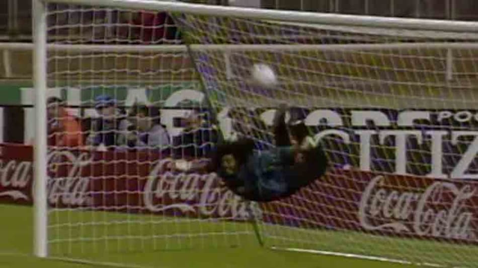 VÍDEO: A história por trás da ‘defesa escorpião’ de Higuita em Wembley
