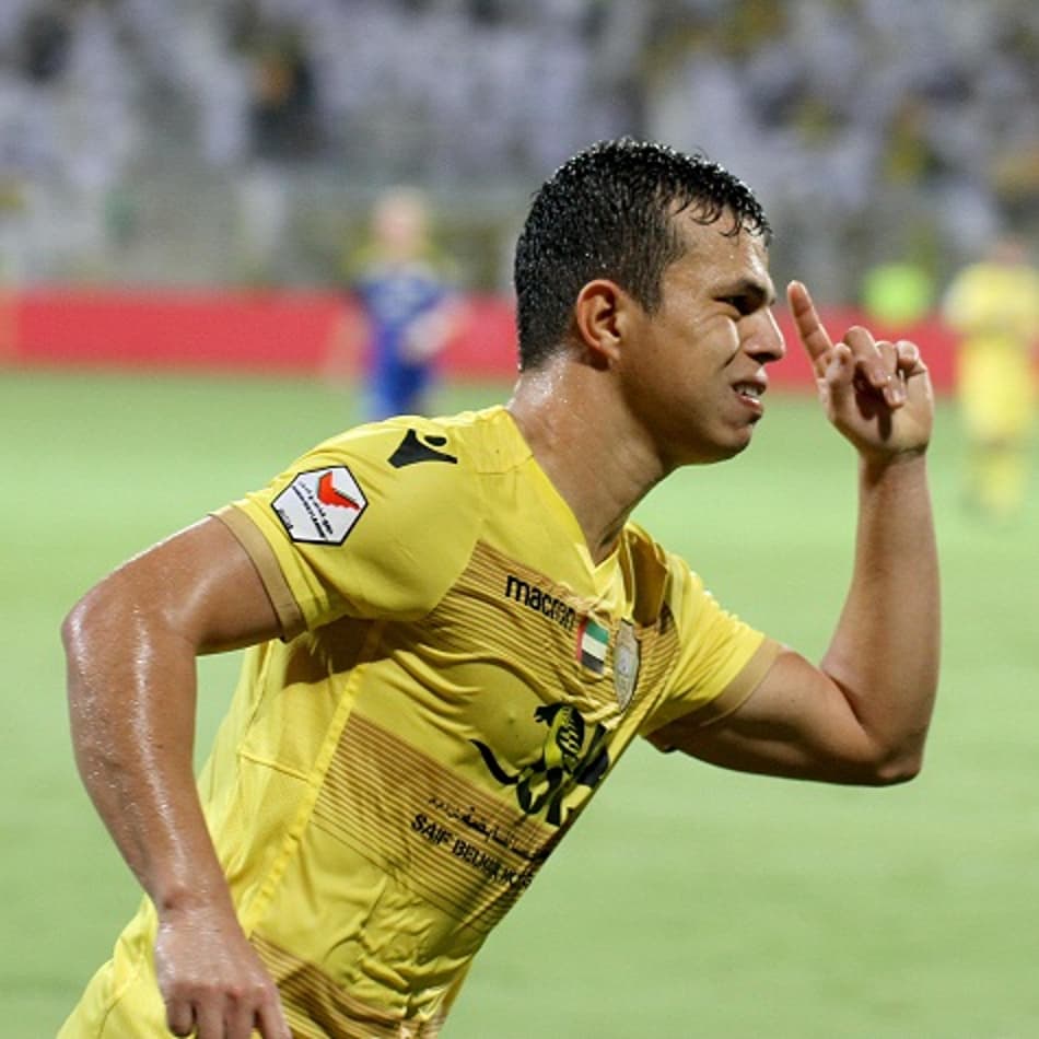 Brasileiro marca o centésimo gol na carreira e é artilheiro nos Emirados