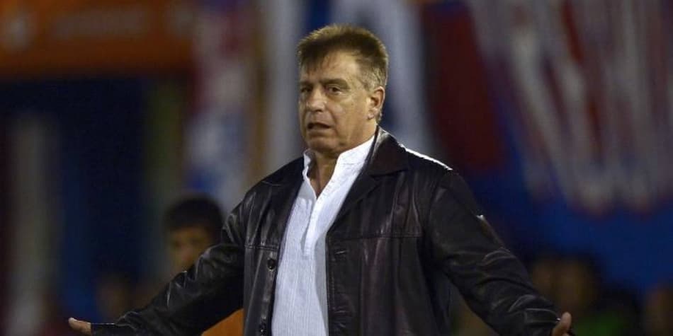 Em apresentação na Guatemala, técnico paraguaio se mostra muito feliz